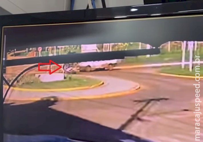 Colisão entre carro e moto deixa mulher ferida próximo ao PAM Colisão entre carro e moto deixa mulher ferida próximo ao PAM