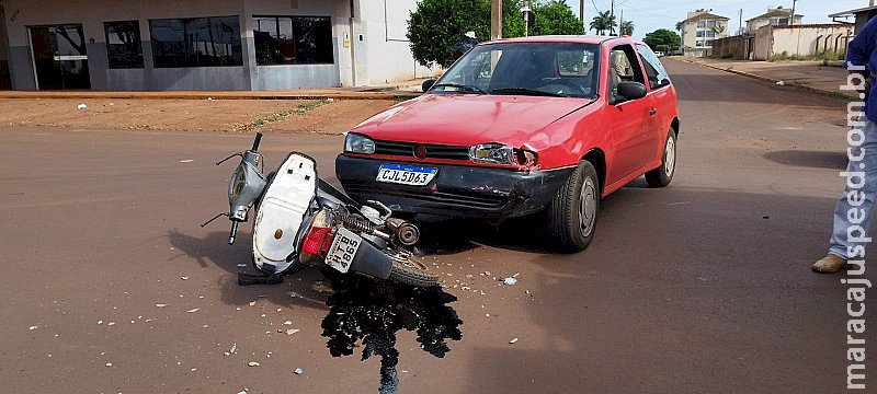 Colisão envolvendo moto e carro deixa mulher gravemente ferida em Dourados