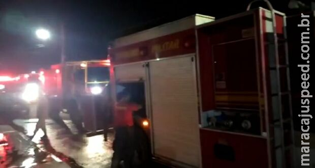 Criança é resgatada pela sacada após incêndio em residência na Vila Morumbi Criança é resgatada pela sacada após incêndio em residência na Vila Morumbi