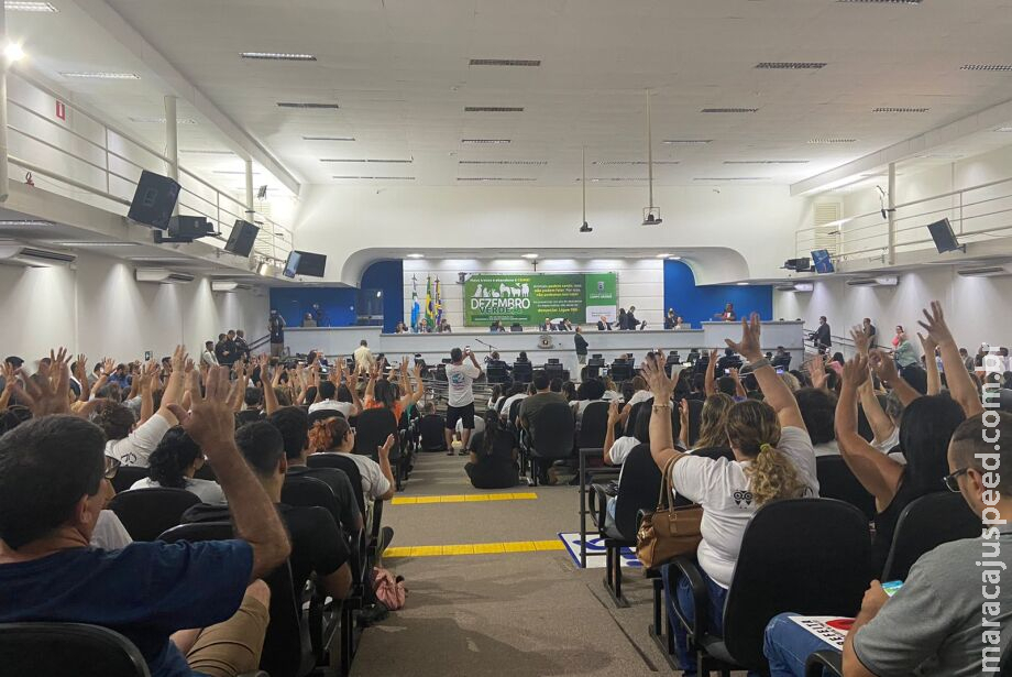 Em greve há 7 dias, professores aguardam por reunião com a prefeita amanhã Em greve há 7 dias, professores aguardam por reunião com a prefeita amanhã