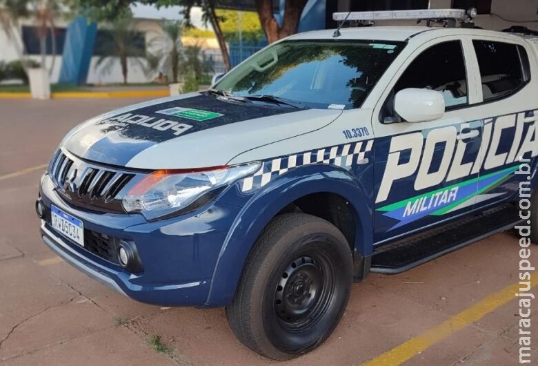 Evadida do sistema prisional tenta se esconder atrás de árvore e acaba presa Evadida do sistema prisional tenta se esconder atrás de árvore e acaba presa