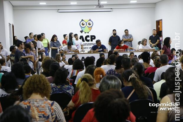 Falta de compromisso da prefeita com reajuste prejudica professores, pais e alunos