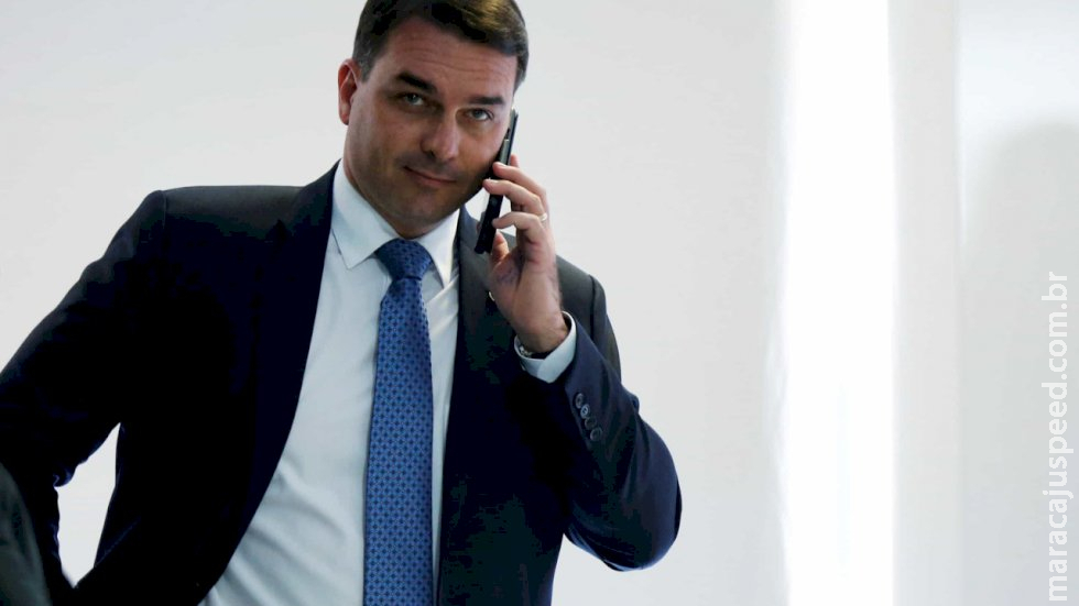 Flávio Bolsonaro se esconde de bolsonaristas após reunião com Pacheco