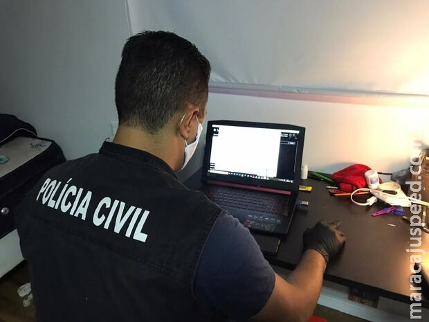 Gestão Adriane tem professor preso com pornografia infantil ganhando quase R$ 5 mil Gestão Adriane tem professor preso com pornografia infantil ganhando quase R$ 5 mil