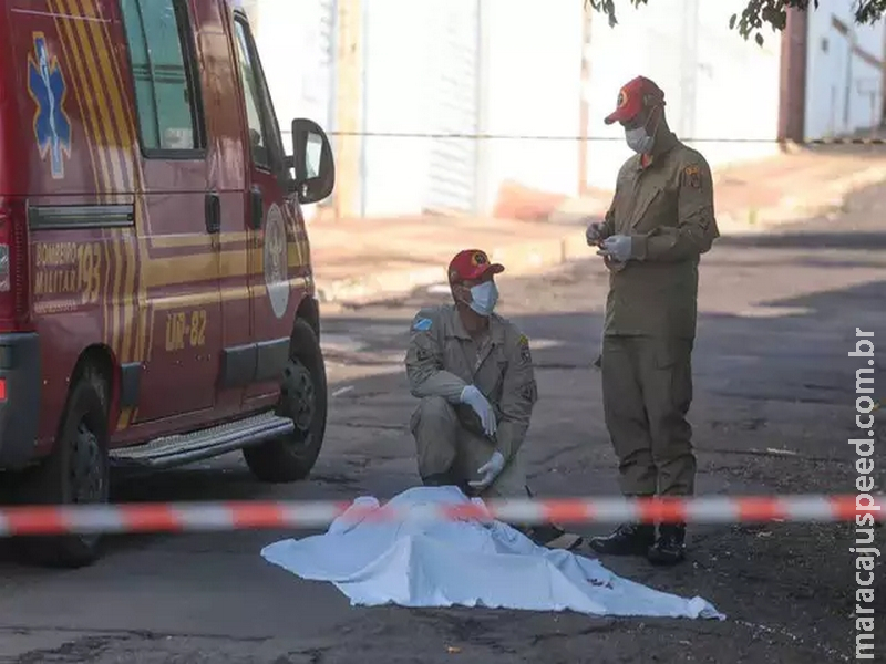Homem é esfaqueado no peito e morre no Centro da Capital Homem é esfaqueado no peito e morre no Centro da Capital