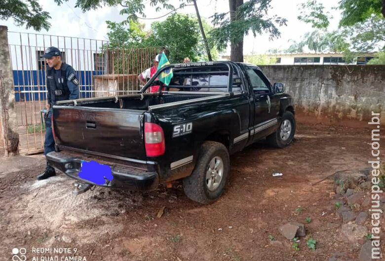 Homem é flagrado dormindo dentro de caminhonete e preso por apropriação indébita 
