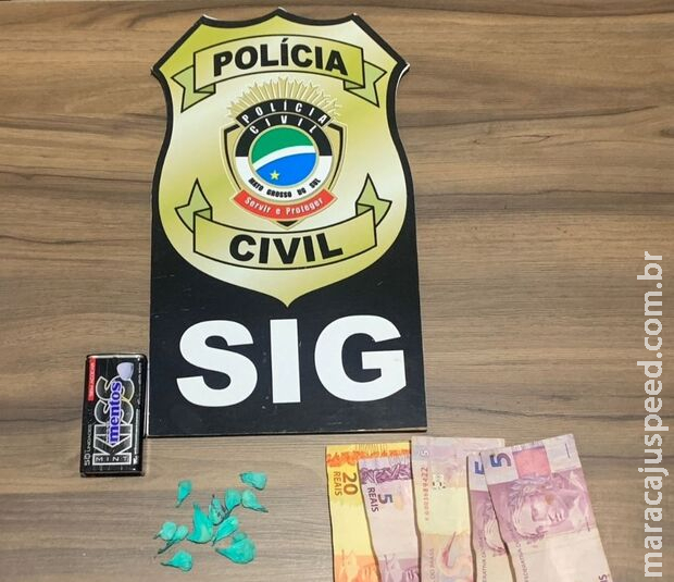 Homem passa correndo em frente de delegacia e vai preso por tráfico de drogas em Nova Andradina