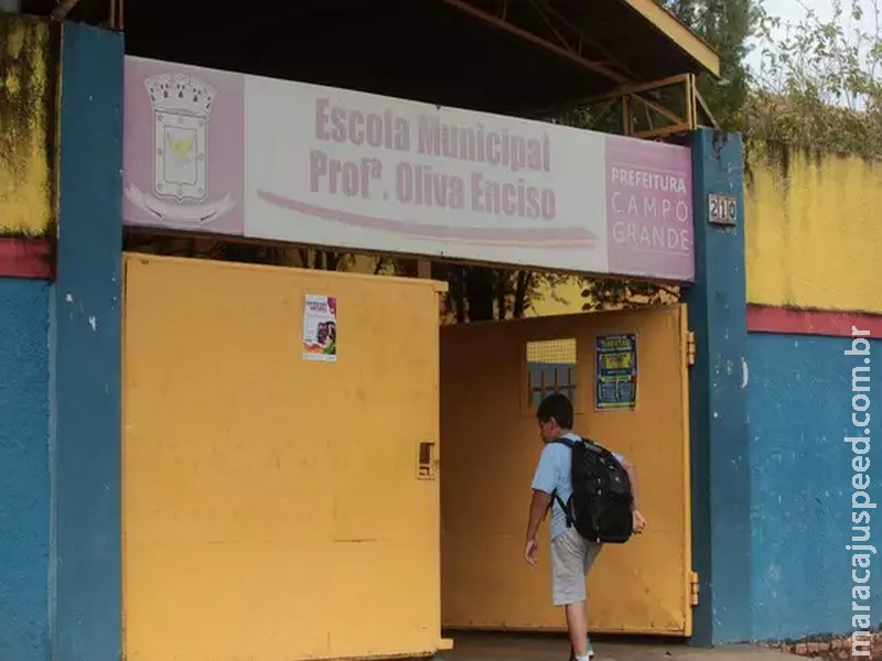 Mesmo em meio à greve, algumas escolas insistem em manter aulas Mesmo em meio à greve, algumas escolas insistem em manter aulas