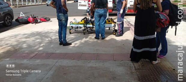 Motociclista não respeita sinal vermelho e fratura perna durante acidente em Campo Grande Motociclista não respeita sinal vermelho e fratura perna durante acidente em Campo Grande