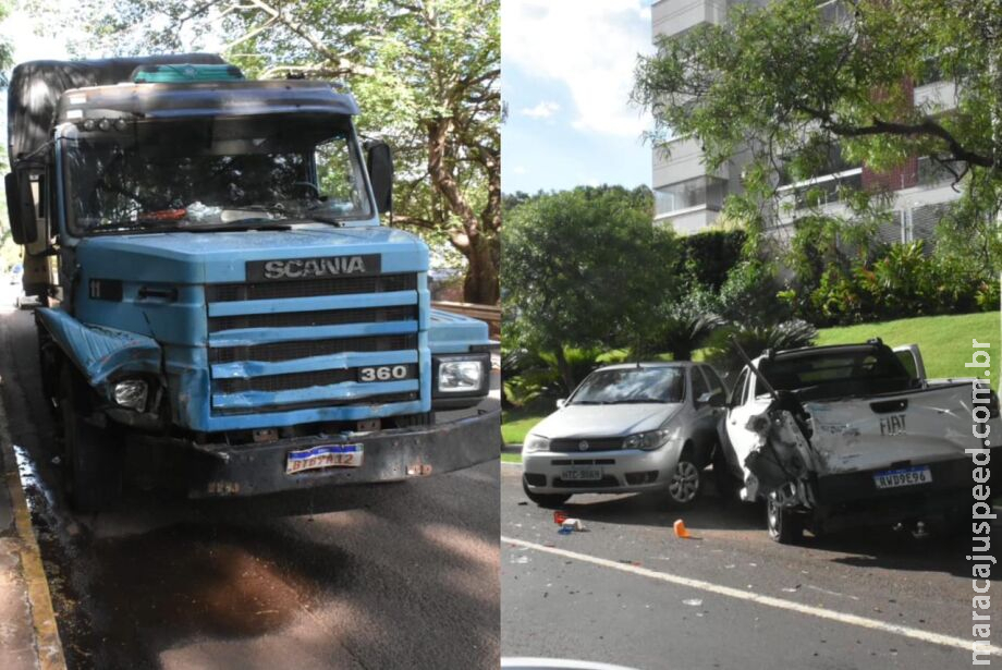 Motorista de carreta perde o controle e atinge 5 veículos Motorista de carreta perde o controle e atinge 5 veículos