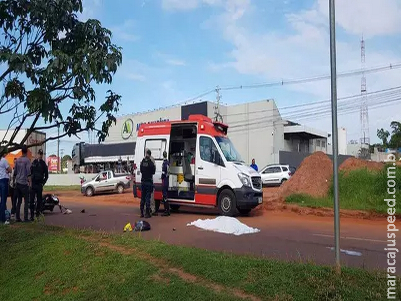 Mulher morre em acidente envolvendo bicicleta e carro Mulher morre em acidente envolvendo bicicleta e carro