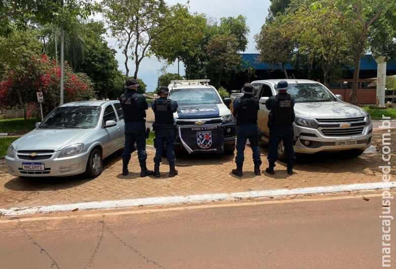 Polícia prende quatro e recupera dois veículos com registro de furto 