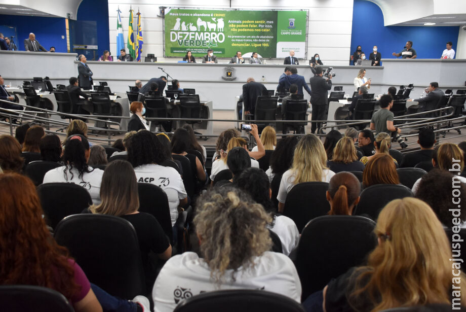 Prefeita não comparece à reunião e professores continuam sem acordo