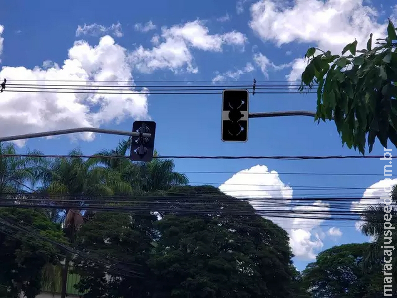 Problema na rede elétrica deixou 2 mil clientes sem luz Problema na rede elétrica deixou 2 mil clientes sem luz