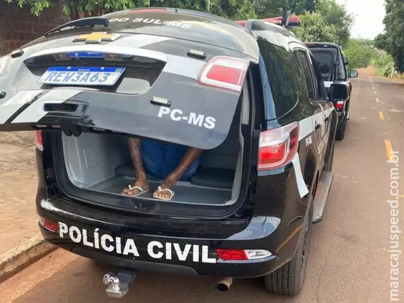 Procurado por homicídio é preso após apertar nádegas de mulher na rua