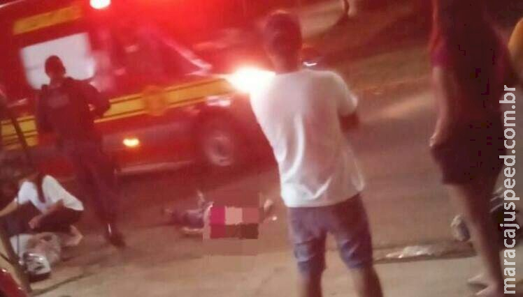 Sem capacete, passageira de moto morre em colisão com carreta Sem capacete, passageira de moto morre em colisão com carreta