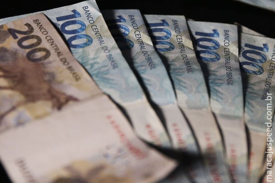 Tesouro alerta para dívida acima de 80% do PIB com PEC e pede contenção de gastos Tesouro alerta para dívida acima de 80% do PIB com PEC e pede contenção de gastos