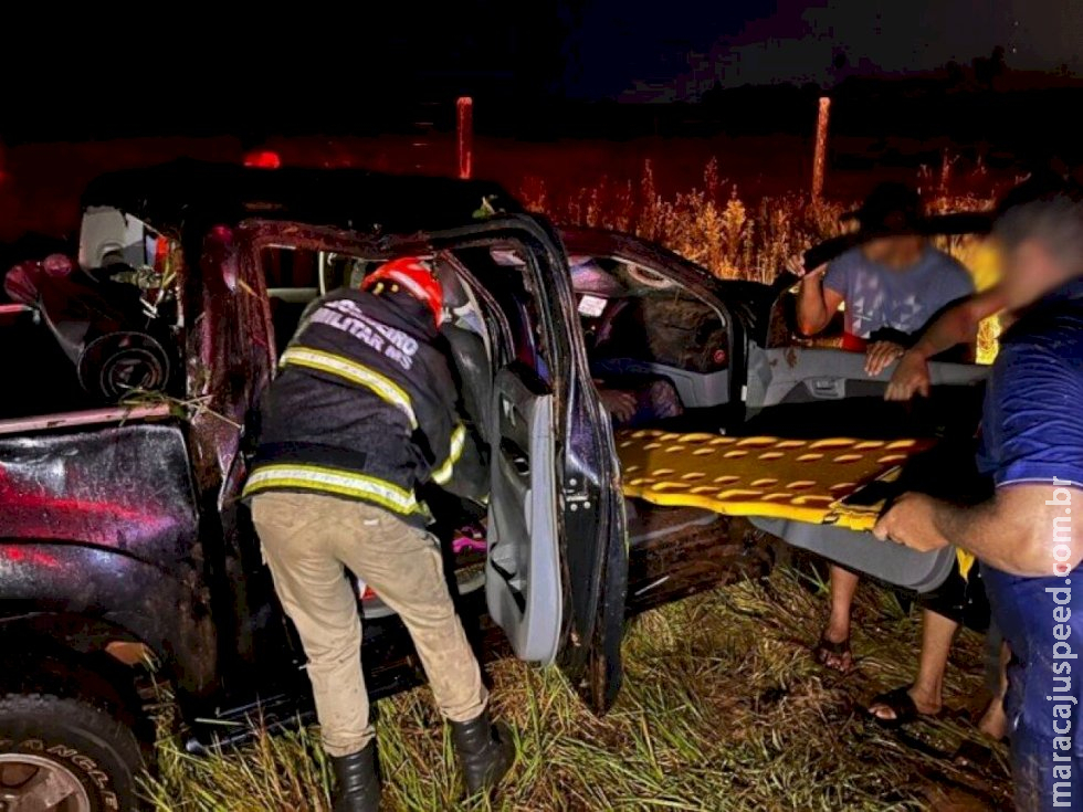 Três pessoas ficam feridas após capotamento entre Ivinhema e Naviraí na MS-141 Três pessoas ficam feridas após capotamento entre Ivinhema e Naviraí na MS-141