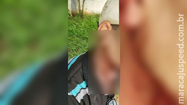 Vendedor de panos de prato apanha com barra de ferro ao oferecer o produto Vendedor de panos de prato apanha com barra de ferro ao oferecer o produto