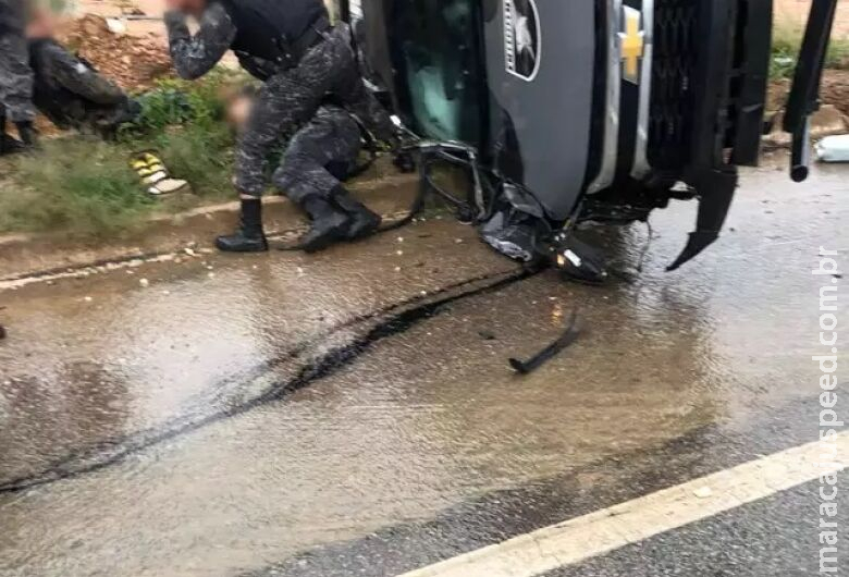 Viatura da Polícia Militar de MS sofre acidente em rodovia de Goiás Viatura da Polícia Militar de MS sofre acidente em rodovia de Goiás