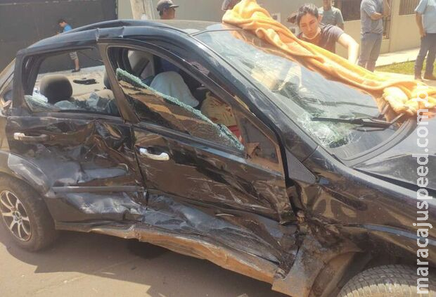 Vítima fica presa entre às ferragens no mesmo cruzamento que registrou morte nesta semana Vítima fica presa entre às ferragens no mesmo cruzamento que registrou morte nesta semana