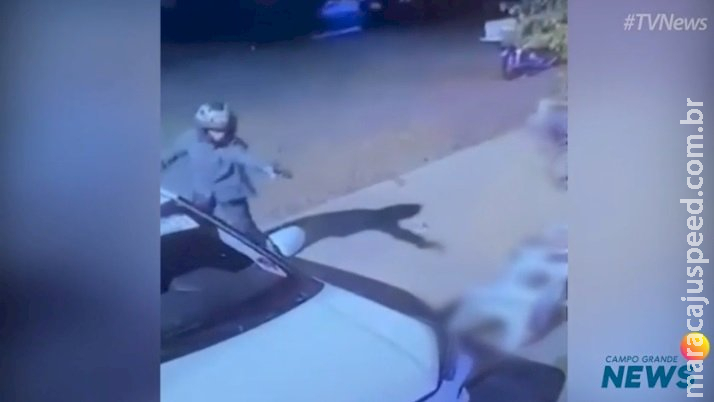 Advogado de 57 anos é baleado por pistoleiros em frente de casa