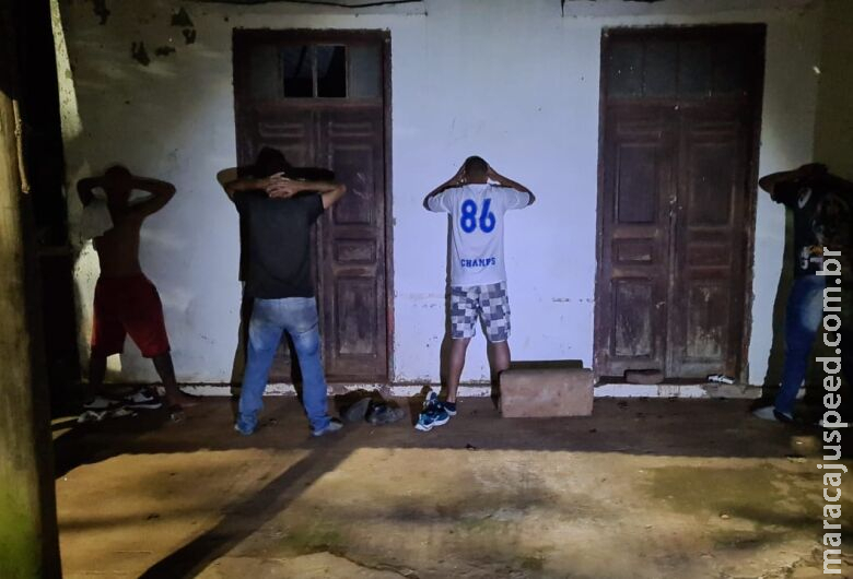 Após denúncia, polícia e guardas fecham 