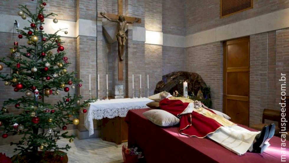 Bento 16 é velado no Vaticano com fila de milhares de pessoas Bento 16 é velado no Vaticano com fila de milhares de pessoas
