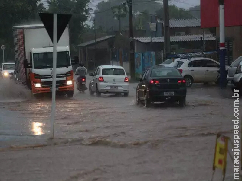 Capital acumula 41,4 mm de chuva em 6 horas Capital acumula 41,4 mm de chuva em 6 horas