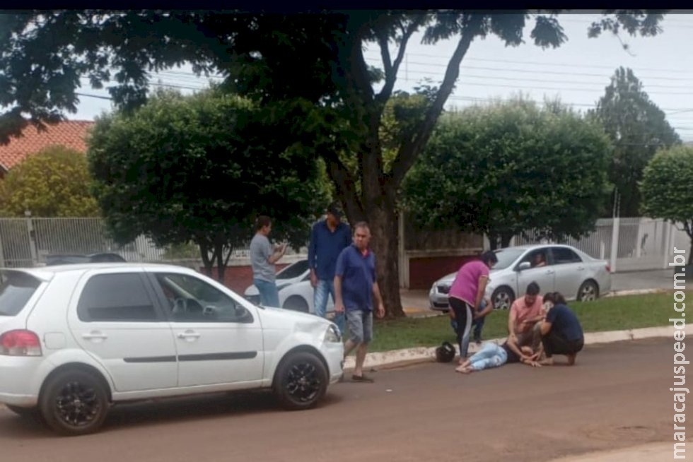 Carro e moto colidem e deixa mulher de 23 anos ferida Carro e moto colidem e deixa mulher de 23 anos ferida