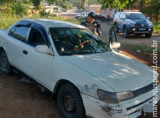 Carro furtado atola e homem vai preso em flagrante em Corumbá