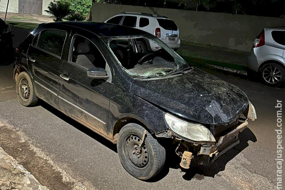 Carro que atropelou e matou rapaz é achado escondido sob coberta em quitinete