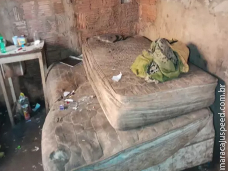 Casal de idosos é encontrado vivendo em casa cheia de lixo