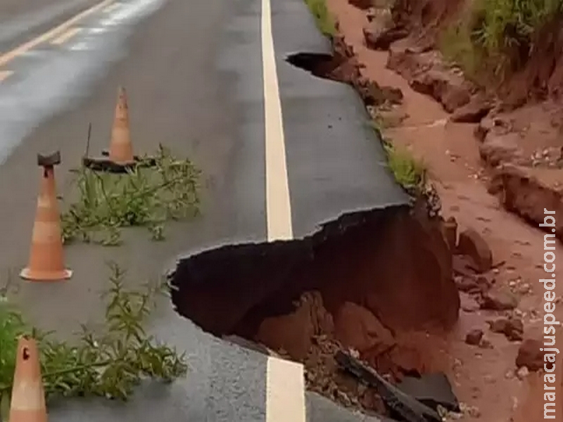 Chuva provoca erosão na MS-320 e Defesa Civil pede atenção de motoristas