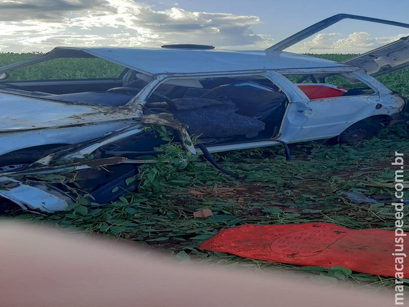 Entre Fátima do Sul e Dourados, cinco pessoas são arremessadas de carro após capotamento e duas ficam em estado grave Entre Fátima do Sul e Dourados, cinco pessoas são arremessadas de carro após capotamento e duas ficam em estado grave