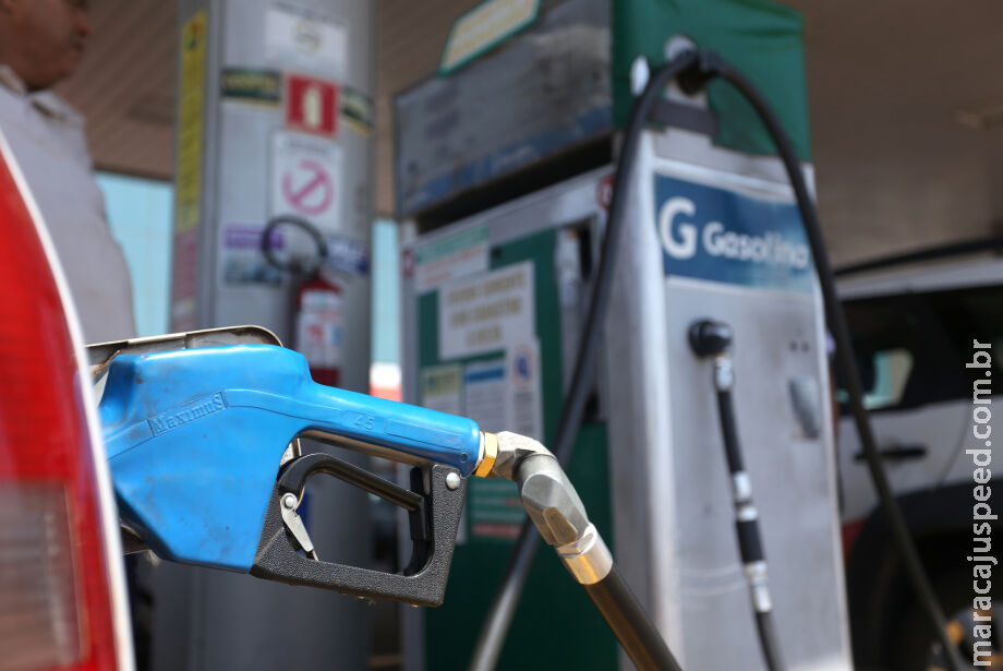 Gasolina sobe 3% e fica acima de R$ 5 na primeira semana de 2023 Gasolina sobe 3% e fica acima de R$ 5 na primeira semana de 2023