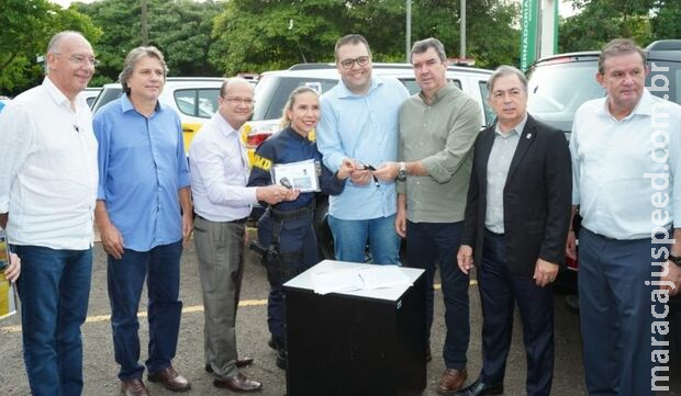 Governador entrega viaturas para prefeito de Dourados Governador entrega viaturas para prefeito de Dourados