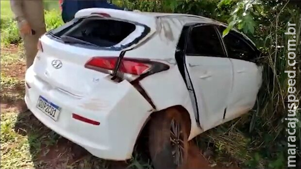 HB20 rodopia na pista e bate em árvores em Terenos HB20 rodopia na pista e bate em árvores em Terenos