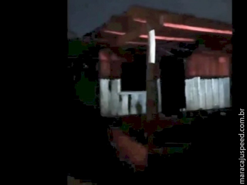 Homem é preso em flagrante ao colocar fogo na casa da ex e assistir destruição Homem é preso em flagrante ao colocar fogo na casa da ex e assistir destruição