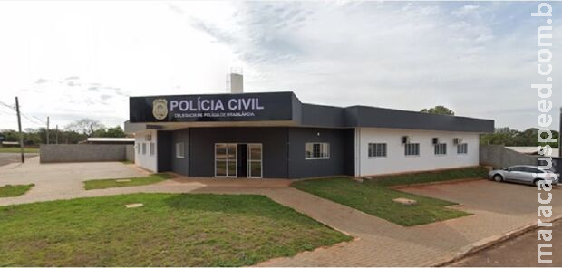 Homem é preso por agredir a ex com socos e chutes enquanto ela corria para denunciá-lo Homem é preso por agredir a ex com socos e chutes enquanto ela corria para denunciá-lo