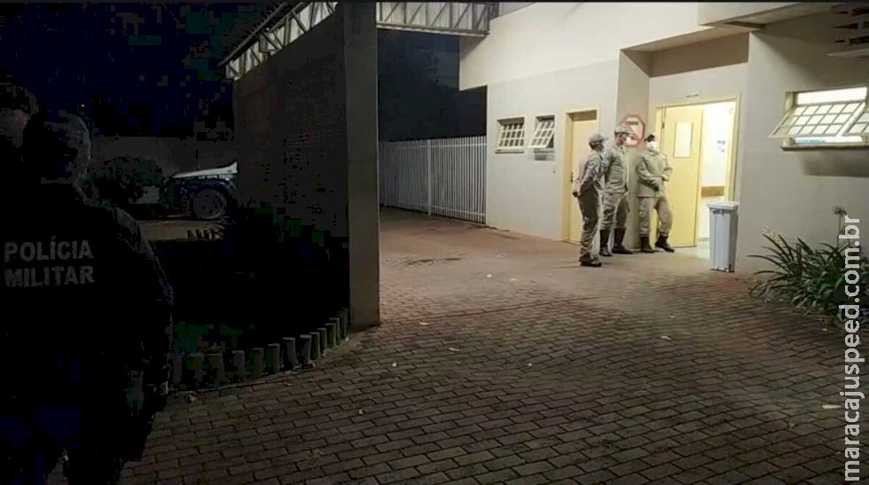 Homem em surto psicótico acerta facãozada em PM de Culturama e leva dois tiros Homem em surto psicótico acerta facãozada em PM de Culturama e leva dois tiros