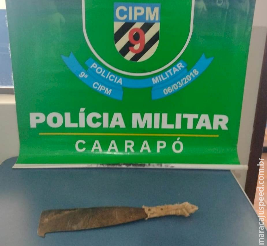 Homem fica ‘doidão’ e de posse de um facão causa terror em moradores de Caarapó