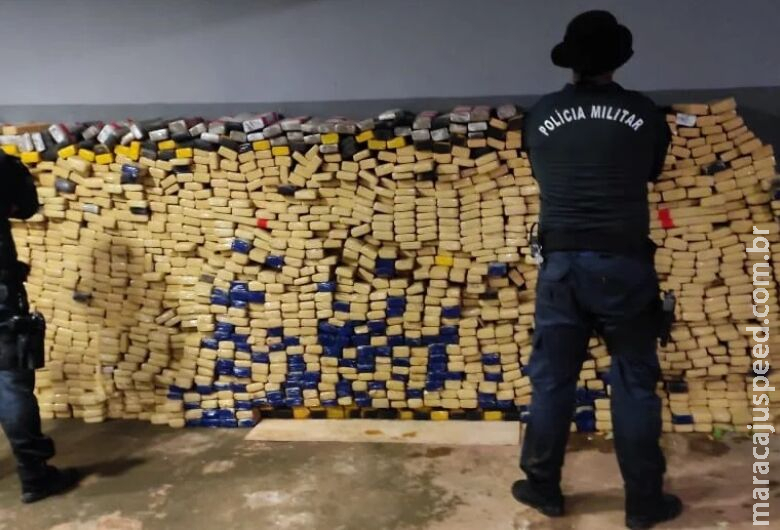 Homem foge e abandona veículo com 1,5 tonelada de maconha em rodovia Homem foge e abandona veículo com 1,5 tonelada de maconha em rodovia
