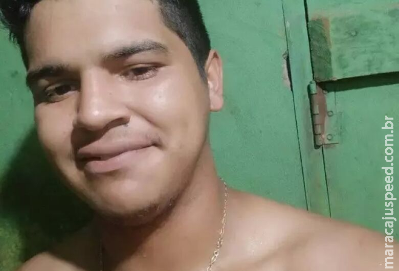 Jovem de 21 anos morre em colisão entre moto e carro na MS-165 Jovem de 21 anos morre em colisão entre moto e carro na MS-165