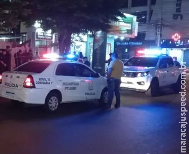 Loja de mulher é alvo de 15 tiros e vidraça e destruída na fronteira