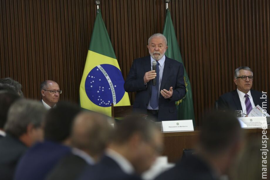 Lula acerta criação de plano comum de obras com governadores Lula acerta criação de plano comum de obras com governadores