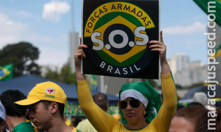 Manifestantes permanecem mobilizados em quartéis do exército contra Lula mesmo após a posse Manifestantes permanecem mobilizados em quartéis do exército contra Lula mesmo após a posse