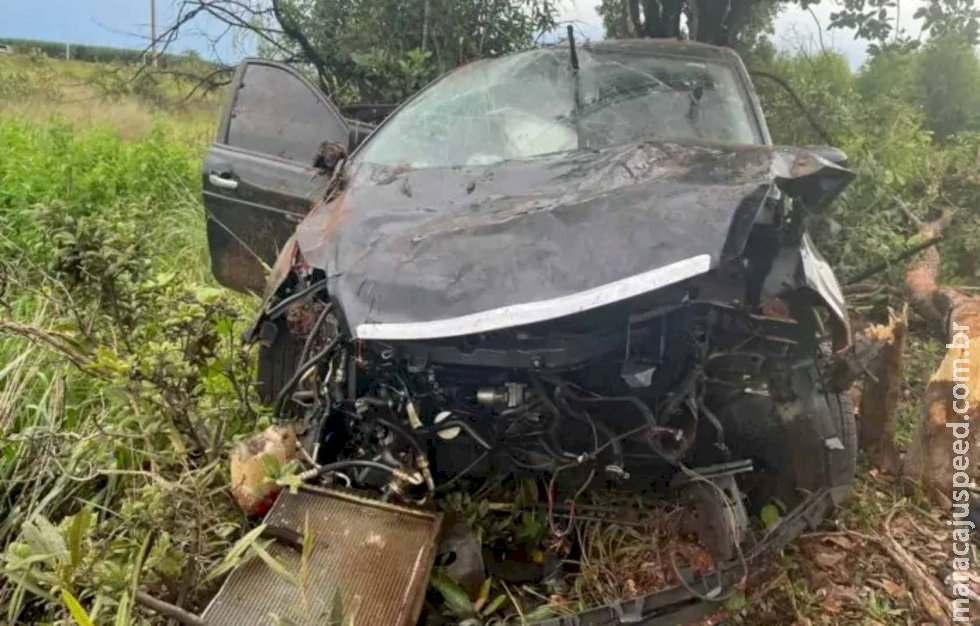 Motorista de 31 anos morre após carro sair da estrada e colidir em árvore na BR-158 Motorista de 31 anos morre após carro sair da estrada e colidir em árvore na BR-158