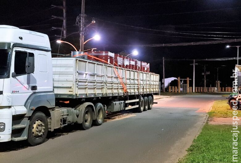 Motorista é preso em flagrante, transportando 26 toneladas de produtos perigosos ilegais Motorista é preso em flagrante, transportando 26 toneladas de produtos perigosos ilegais