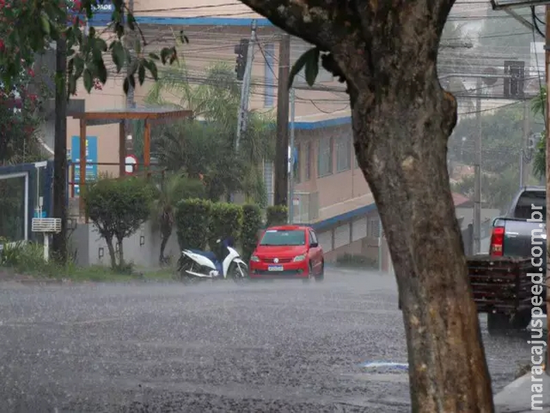 Pancadas de chuva retornam e meteorologia deixa municípios em alerta Pancadas de chuva retornam e meteorologia deixa municípios em alerta